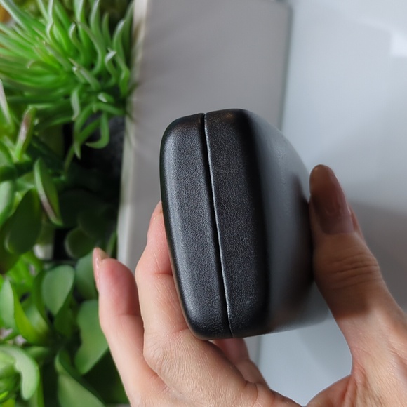 Versace Sunglass Case - Picture 5 of 7